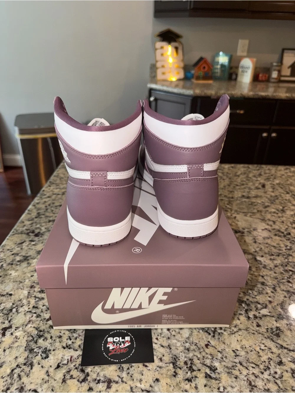 Size 10 Jordan 1 Retro OG High Mauve SKU DZ5485-105 Brand New